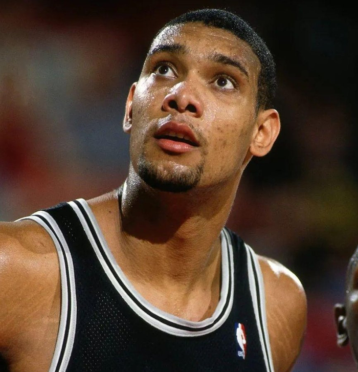 国脚伤愈后首秀建功，球迷称其回来了（国脚伤愈复出首秀发威，球迷赞其王者归来）