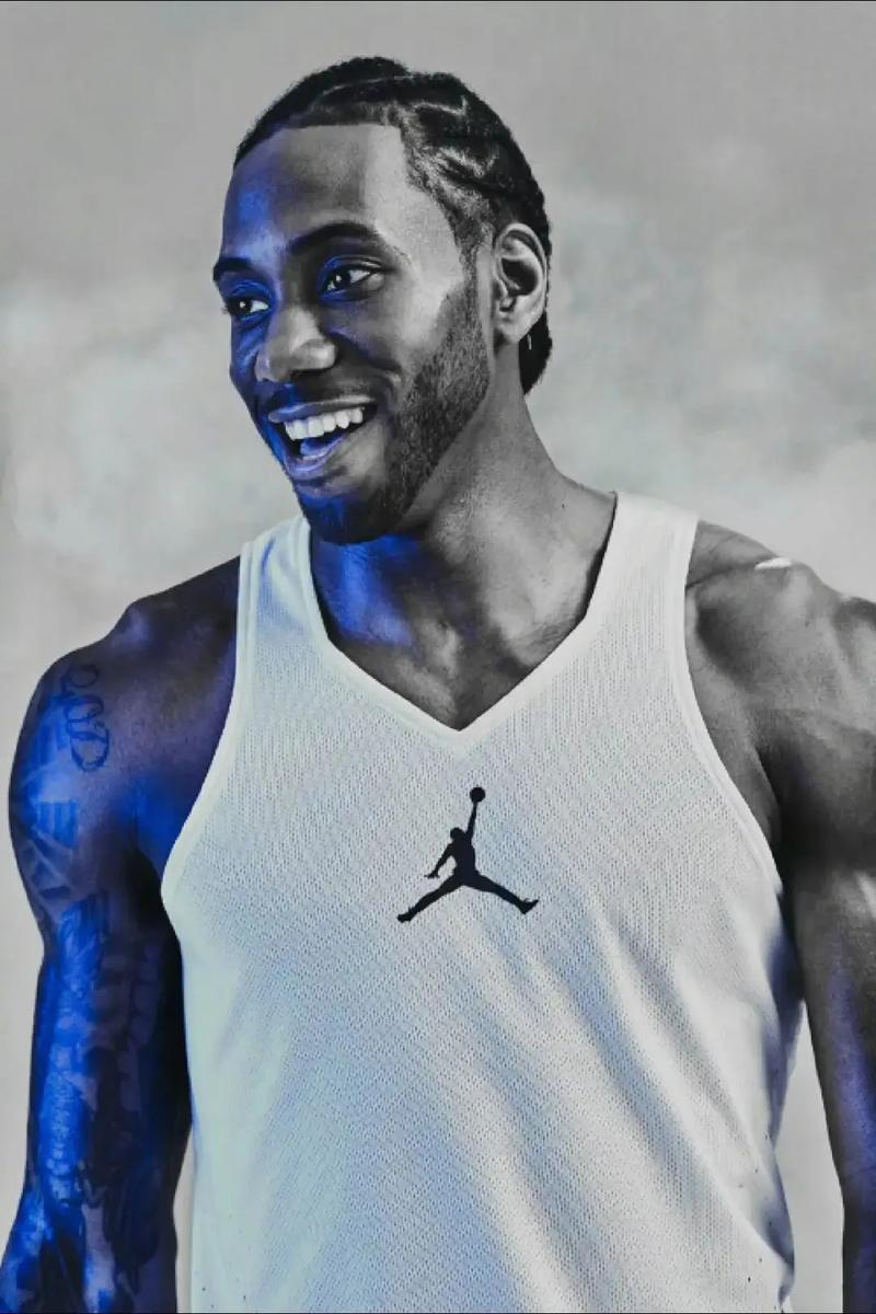 英联杯半场：谢尔基世界波，鲍伯伤退，曼城1-0布伦特福德（英联杯半场战报：谢尔基轰世界波，鲍伯伤退，曼城暂1-0领先布伦特福德）