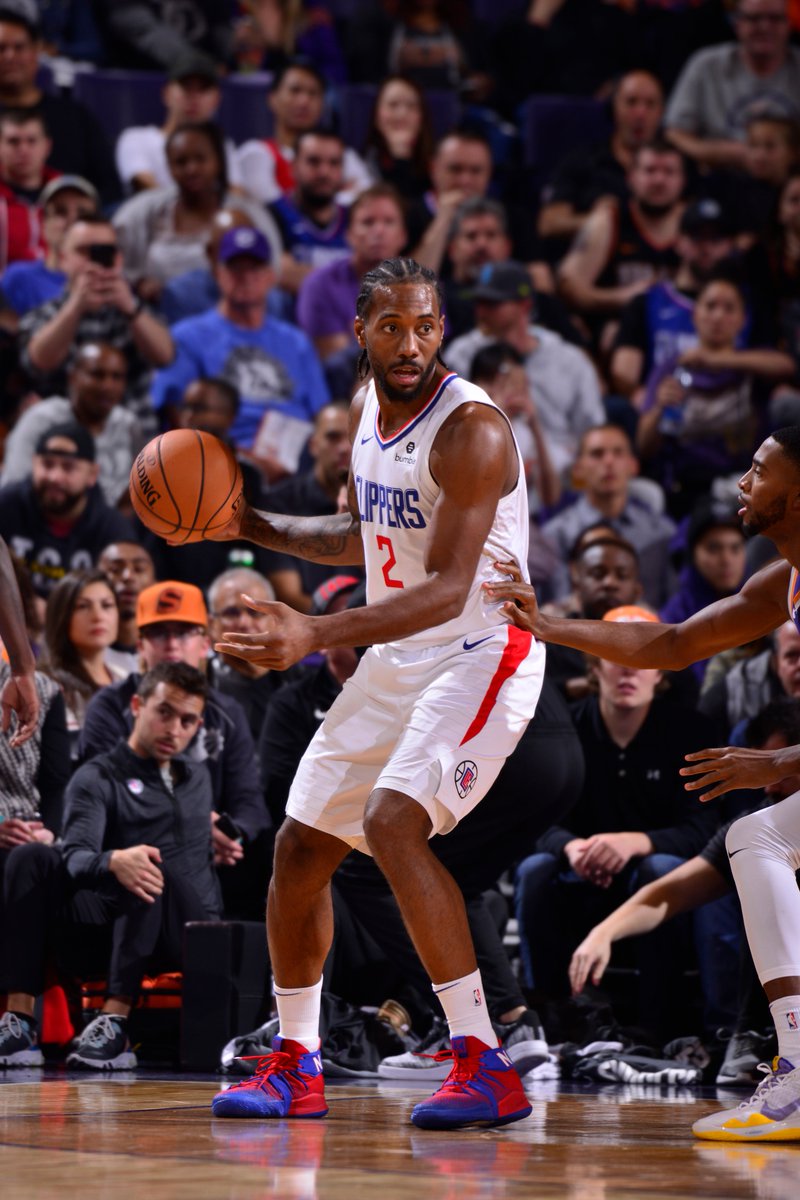 传统环节，利物浦全队戴圣诞帽在训练场拍大合照（利物浦延续传统 全队戴圣诞帽训练场大合影）