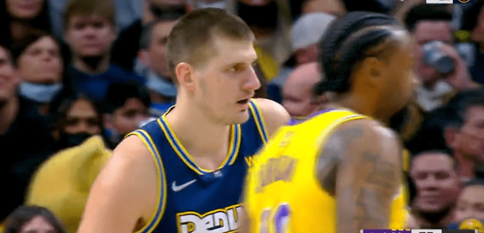 广东险完成大逆转！徐杰轰25+11，奎因27+8，杜锋昏头操作葬送好局（广东险些翻盘！徐杰25+11、奎因27+8，杜锋关键用人失误葬送优势）