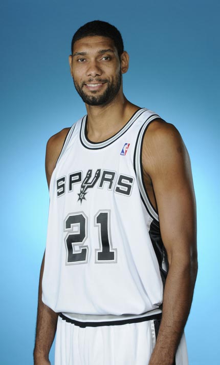 赵丽娜：走了70所学校，女孩踢球屈指可数；想让女孩踢球普及（赵丽娜：走访70所学校见踢球女孩寥寥，盼女足在女孩中普及）