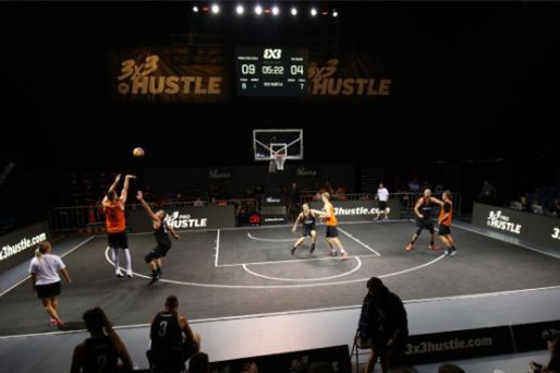 贡献不多！阿德巴约半场6中3仅拿6分3板1助1断1帽（输出有限，阿德巴约半场6投3中收获6分3板1助1断1帽）