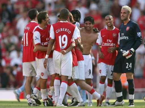 津门虎将在11月16日举办年票球迷开放日活动，共100个名额（津门虎11月16日举行年票球迷开放日，限额100名）