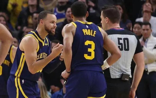 掘金险胜！约基奇56+16+15，穆雷完成救赎，华子44+6戈贝尔犯大错（掘金险过关：约基奇56+16+15统治，穆雷完成救赎，爱德华兹44+6难救主，戈贝尔关键失误）