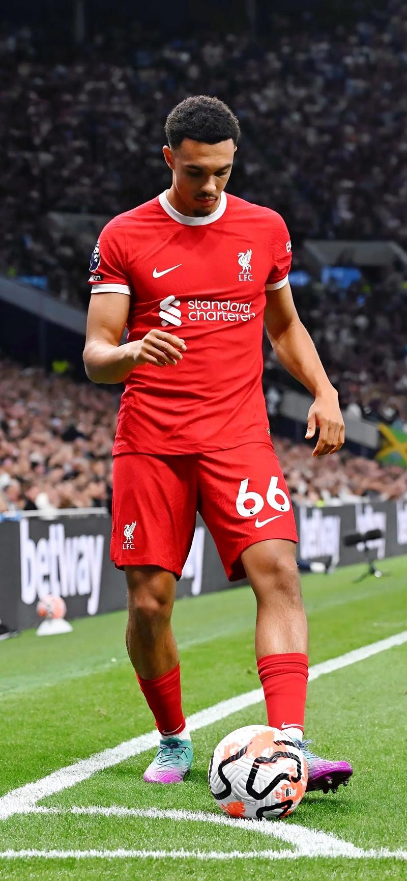 北马其顿新一期大名单：埃尔马斯领衔，英博外援阿利米在列（北马其顿公布新一期国家队名单：埃尔马斯压阵，英博外援阿利米入选）