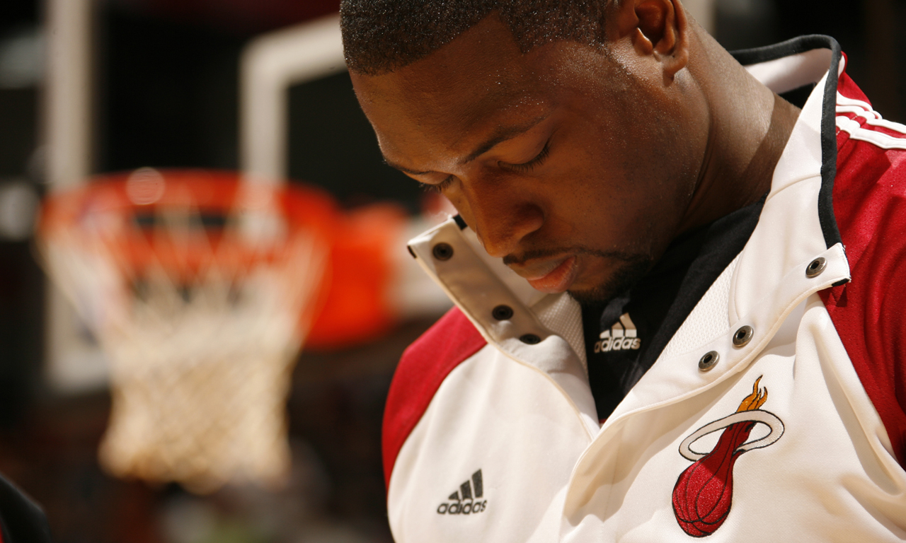 邓卓翔：球员状态并不让人满意，技战术也没有可圈可点的地方（邓卓翔：队员状态欠佳，技战术表现乏善可陈）