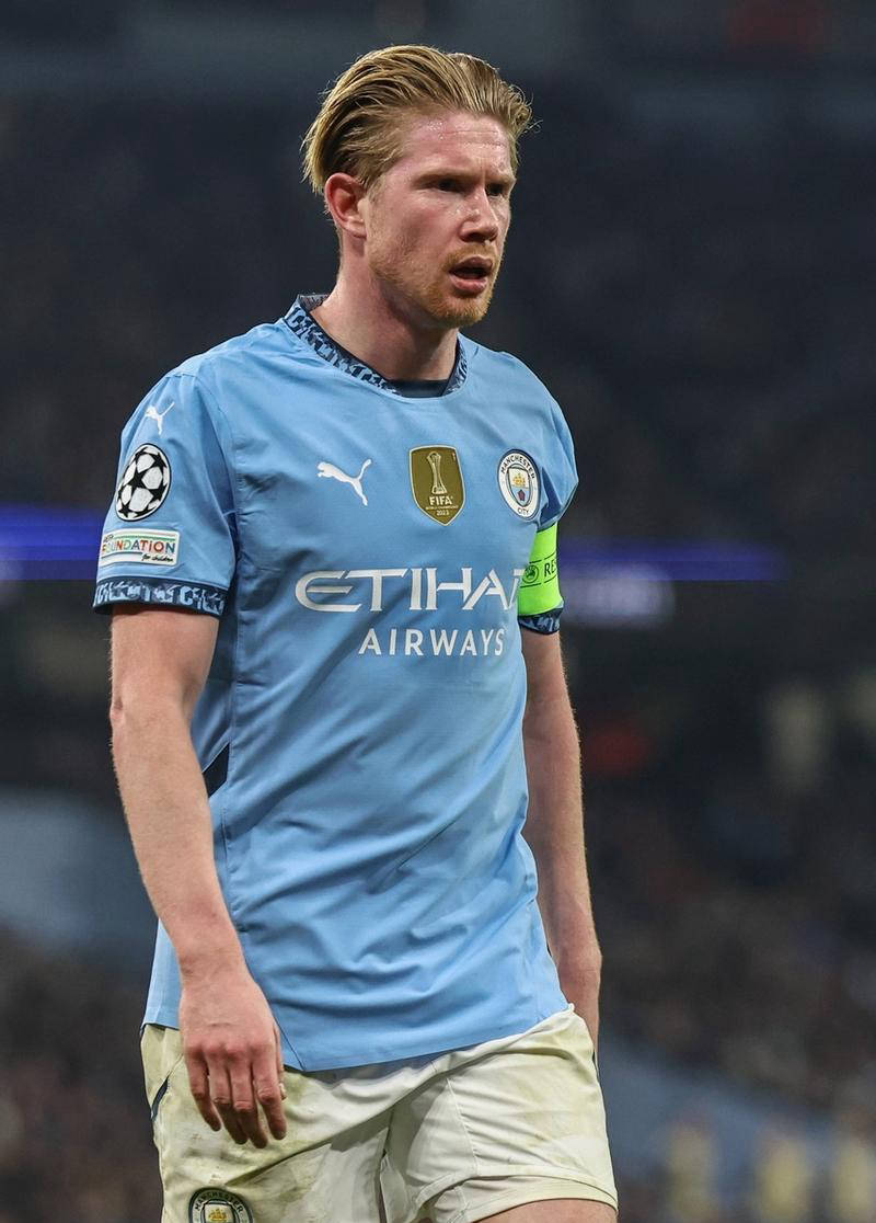 利物浦当地的阿诺德纪念壁画被破坏，记者：工作人员正在修复（利物浦阿诺德纪念壁画遭破坏，记者称修复工作已展开）