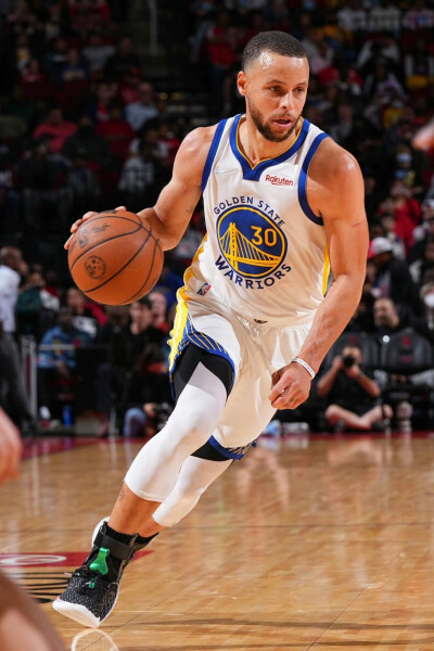 友好，巴萨今天上午把训练设施借给埃尔切全队用于恢复训练（巴萨今早友好借出训练基地 供埃尔切全队恢复训练）