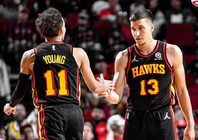 曼城与切尔西本轮积分榜争夺激烈（本轮曼城与切尔西积分榜之争白热化）