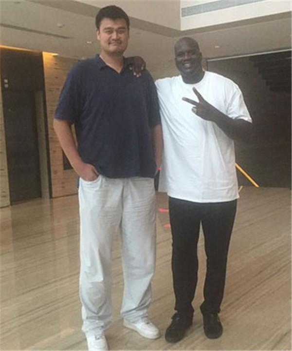 时隔34年维京队再夺挪超冠军，球迷冲入球场内疯狂庆祝（维京队暌违34年重夺挪超桂冠，球迷涌入球场狂欢）