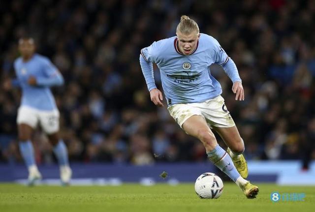 记者：阿坎吉因流感缺席训练，球员身体状况将于明日进行评估（记者：阿坎吉因流感无缘训练，身体情况将在明日评估）